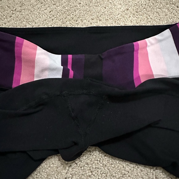 Lululemon Black Pink Capri Leggings size 6 - Picture 7 of 8